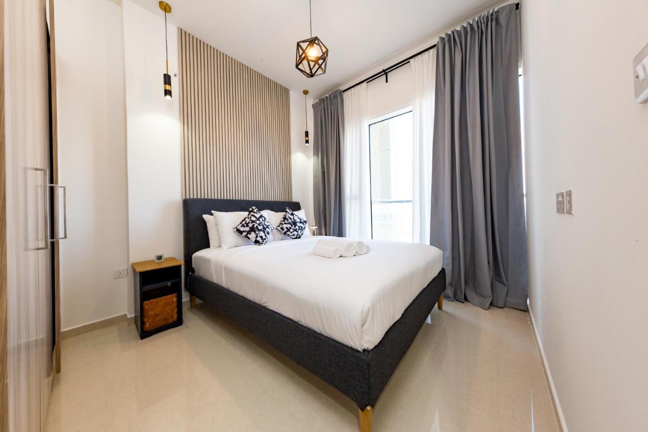 Beautiful 1br W/golf Views - Damac Hills