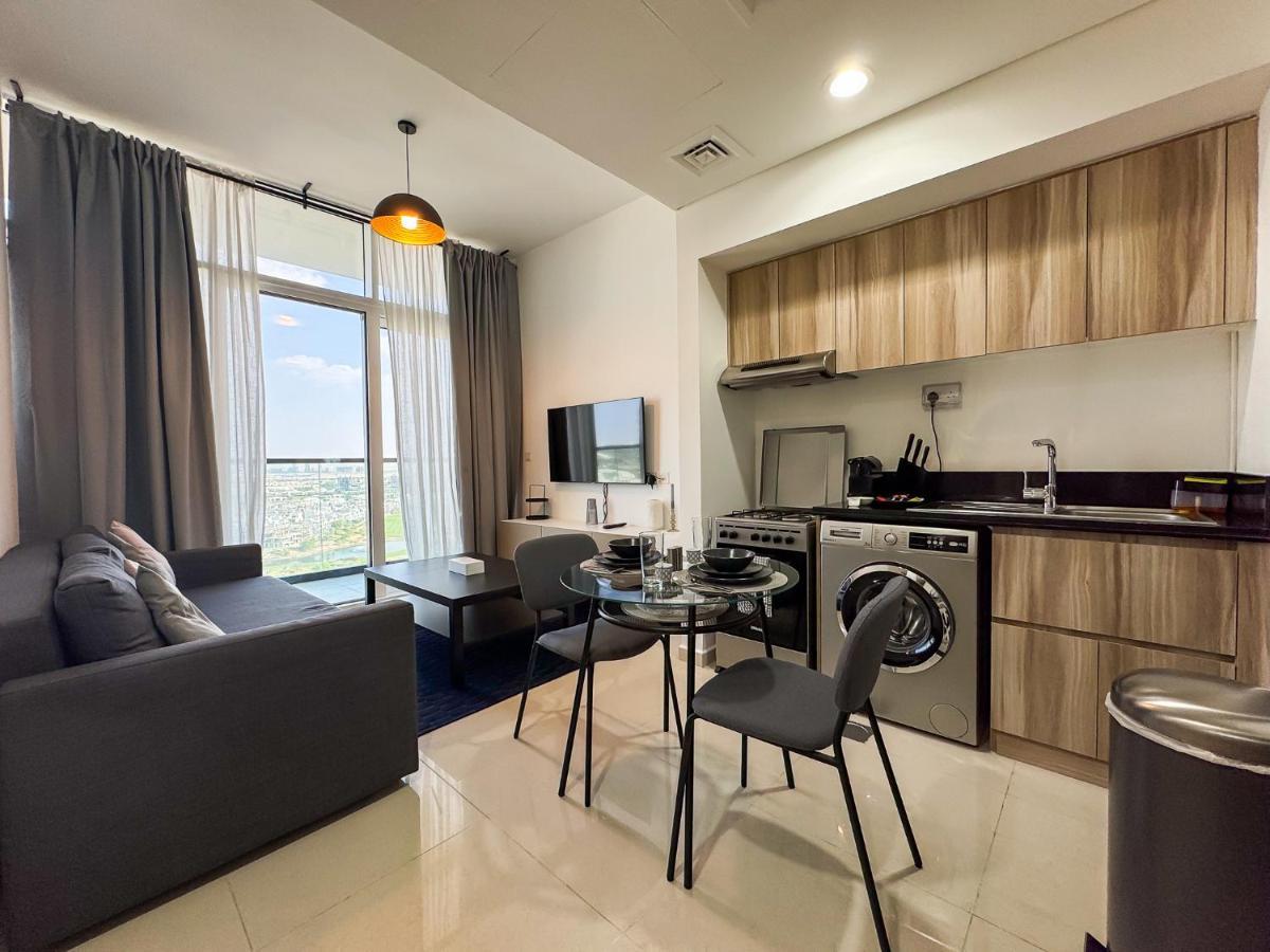 Beautiful 1br W/golf Views - Damac Hills Apartment Dubai