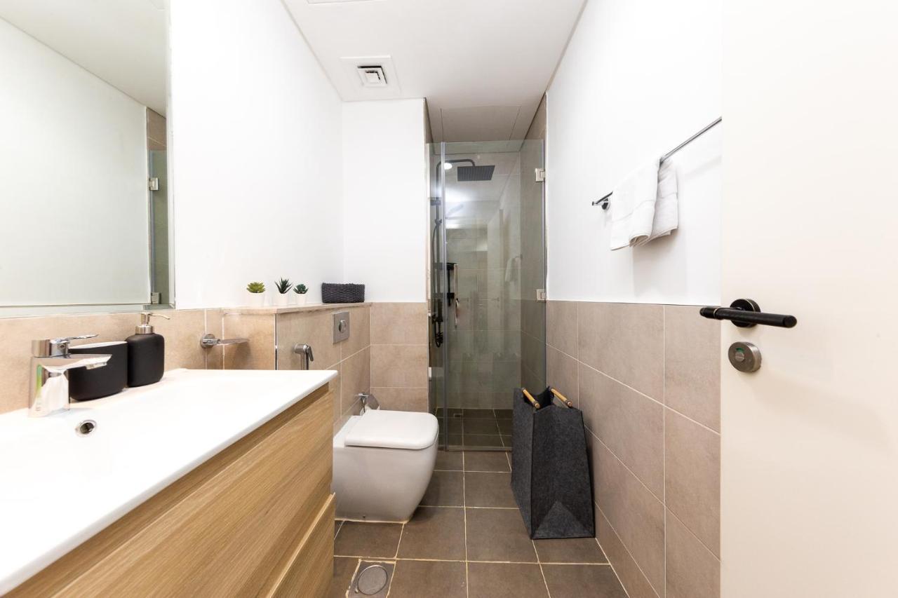 Beautiful 1br W/golf Views - Damac Hills