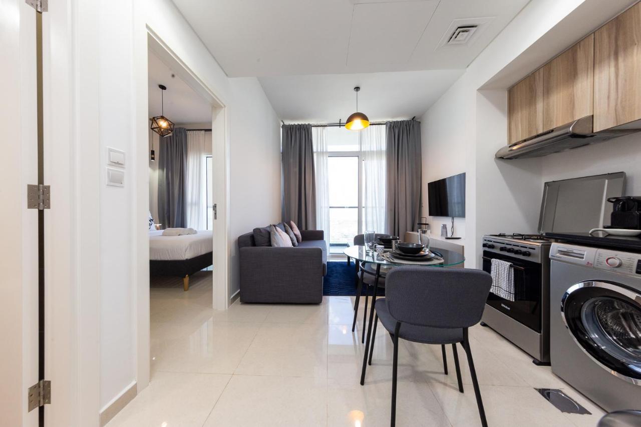 Beautiful 1br W/golf Views - Damac Hills Apartment